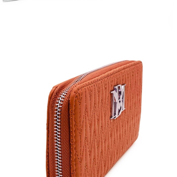 Badgley Mischka Orange Quilted Wallet - Picture 1 of 1